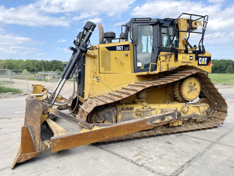 Bulldozer Caterpillar D6T - Thumbnail 3